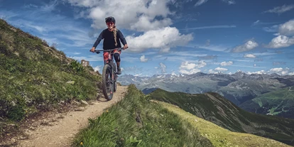 Mountainbike Urlaub - Parkplatz: gebührenpflichtig in Gehweite - St. Moritz - Biken Davos Klosters Mountains - Hotel Ochsen