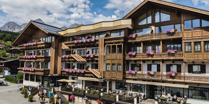 Mountainbike Urlaub - Pools: Schwimmteich - Kitzbühel - Außenansicht Hotel Niederreiter - Hotel Niederreiter