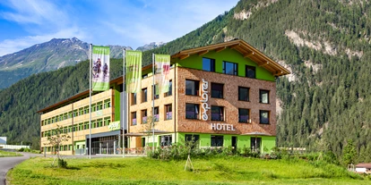 Mountainbike Urlaub - Parkplatz: gebührenpflichtig beim Hotel - Grinzens - Explorer Hotel Ötztal im Sommer  - Explorer Hotel Ötztal