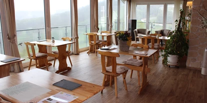Mountainbike Urlaub - Umgebungsschwerpunkt: Berg - Bad Wildungen - Frühstücksraum mit Aussicht - Landhotel Fernsicht***