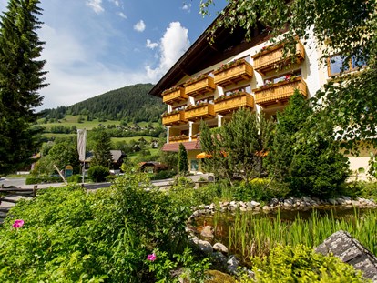 Mountainbike Urlaub - Preisniveau: gehoben - Kärntnerhof Hausansicht Sommer - Family & Sporthotel Kärntnerhof****