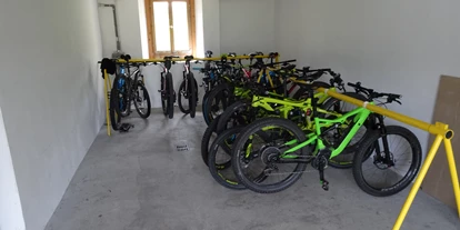 Mountainbike Urlaub - organisierter Transport zu Touren - Davos Wiesen - Bikegarage - Hotel al Rom