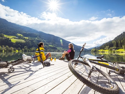 Mountainbike Urlaub - Hallenbad - St. Bartlmä - Biken vom Berg zum See - Familien Sporthotel Brennseehof