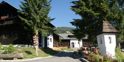 Mountainbike Urlaub - Obertschern - Dorfplatz Dorf Kleinwild - Hotel Feriendorf Kirchleitn