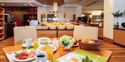 Mountainbike Urlaub - Saalfelder Höhe - Abwechslungsreiches Frühstücksbuffet mit Waffel- und Eierstation - AHORN Panorama Hotel Oberhof