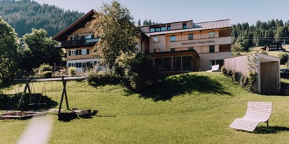 Mountainbike Urlaub - geprüfter MTB-Guide - PLZ 7563 (Schweiz) - Außenansicht Das Naturhotel Chesa Valisa - Das Naturhotel Chesa Valisa****s