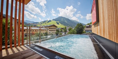 Mountainbike Urlaub - Umgebungsschwerpunkt: Fluss - Leogang - Infinity Pool - THOMSN - Alpine Rock Hotel