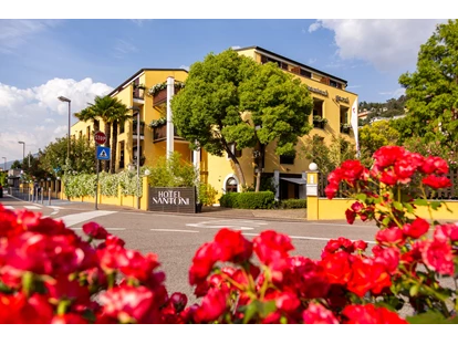 Mountainbike Urlaub - Fahrradraum: videoüberwacht - Trentino-Südtirol - Das Hotel Santoni Freelosophy vom Außen  - Hotel Santoni Freelosophy
