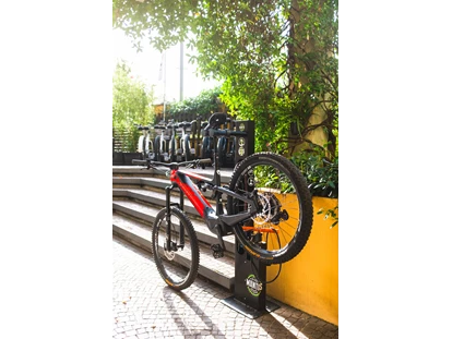 Mountainbike Urlaub - kostenloser Verleih von GPS Geräten - Folgaria Trento - Bike service  - Hotel Santoni Freelosophy