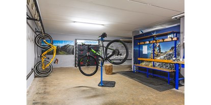 Mountainbike Urlaub - Parkplatz: kostenlos beim Hotel - Trentino - Bike Depot - Hotel Santoni Freelosophy