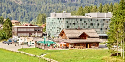 Mountainbike Urlaub - Hotel-Schwerpunkt: Mountainbike & Klettern - Kötzing - Außenansicht - @pedagrafie - Arena Franz Ferdinand Nassfeld