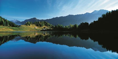 Mountainbike Urlaub - PLZ 8982 (Österreich) - Urlaub in den Bergen
Der Kirchenwirt in Aigen im Ennstal ist umgeben von den Rottenmanner und Wölzer Tauern im Süden und dem Toten Gebirge im Norden. Etwas entfernt im Osten das Gesäuse und im Westen das Dachsteinmassiv.
Das Tal wird vom Grimming beherrscht: dieser Berg erhebt sich als Gebirgsstock, zum Dachsteingebirge gehörend, mitten aus der sonst recht flachen Talsohle und bietet bei jedem Wetter eine atemberaubende Naturkulisse.
Unsere Wandertipps für Sie:
1.) Zum Aussichtspunkt Stalingradkreuz bis max. 1.064 m, familienfreundlich
2.) Irdninger Moosrundwanderweg bis max. 673 m, familienfreundlich und barrierefrei
3.) Sallabergrunde bis max. 816 m, aussichtsreich, festes Schuhwerk benötigt
4.) Gratwanderung hoch über der Planneralm bis max. 2.008 m, hochalpine Wanderung
5.) Rundwanderung durch die Wörschachklamm zur Ruine Wolkenstein bis max. 915 m
 - Kirchenwirt Aigen