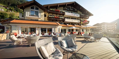 Mountainbike Urlaub - Hotel-Schwerpunkt: Mountainbike & Wandern - Bergkönig Aussenansicht Sommer - Activehotel Bergkönig