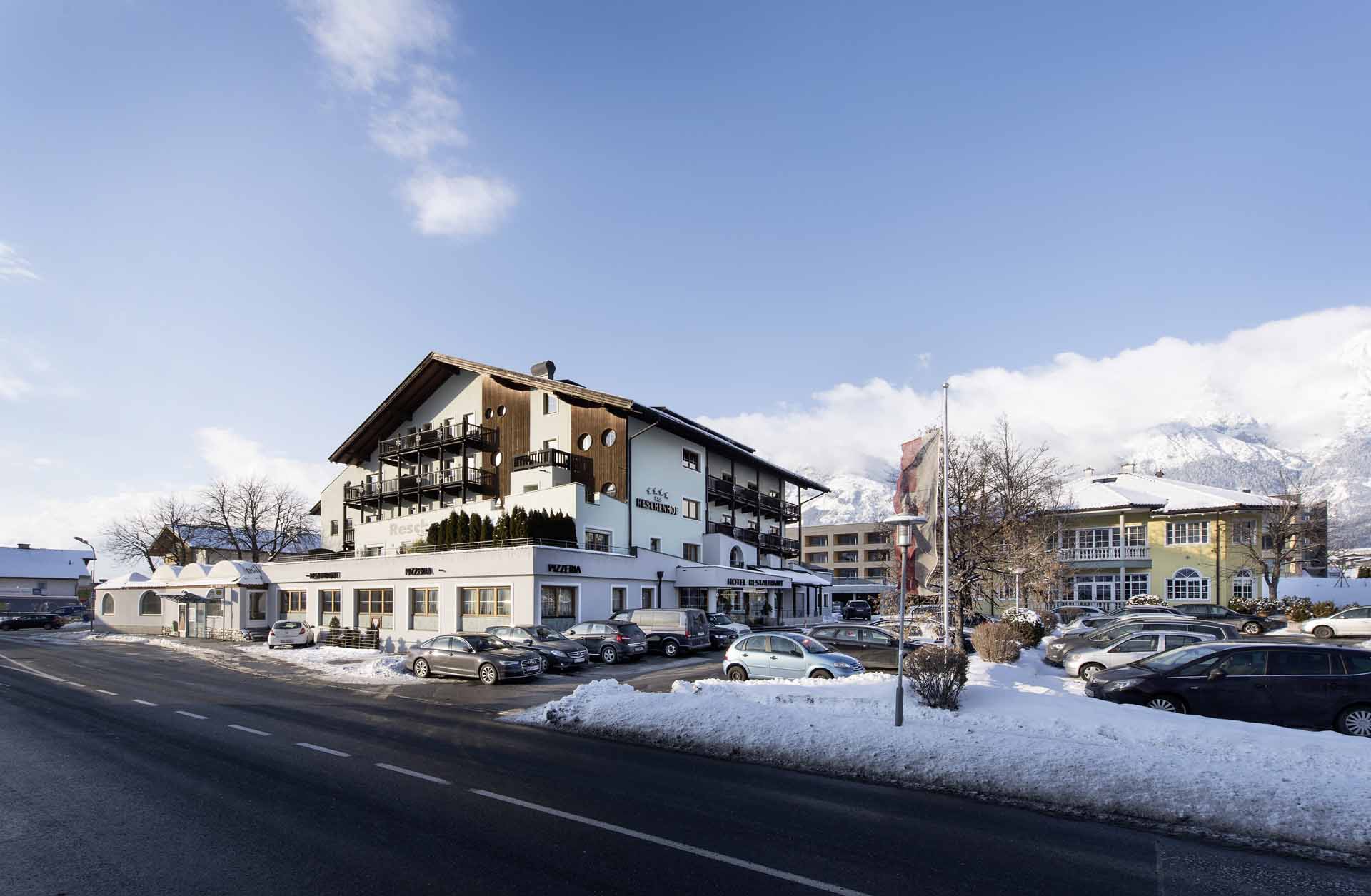 Mountainbikehotel: Hausansicht im Winter - 4**** DER RESCHENHOF