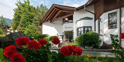 Mountainbike Urlaub - Hotel-Schwerpunkt: Mountainbike & Wandern - Frontansicht & Eingang vom Dorint Hotel Garmisch-Partenkirchen - Dorint Sporthotel Garmisch-Partenkirchen