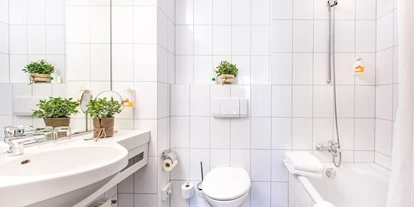 Mountainbike Urlaub - Umgebungsschwerpunkt: See - Badezimmer mit Badewanne - Halbersbacher Sunderland Hotel