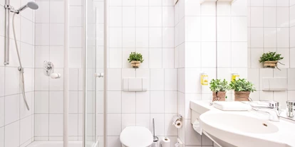 Mountainbike Urlaub - Umgebungsschwerpunkt: See - Badezimmer mit Dusche - Halbersbacher Sunderland Hotel