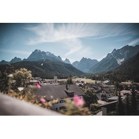 Mountainbikehotel: Blick vom Balkon auf die Sextner Dolomiten - Bikehotel Alpenblick