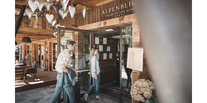 Mountainbike Urlaub - Umgebungsschwerpunkt: See - Hoteleingang - Bikehotel Alpenblick