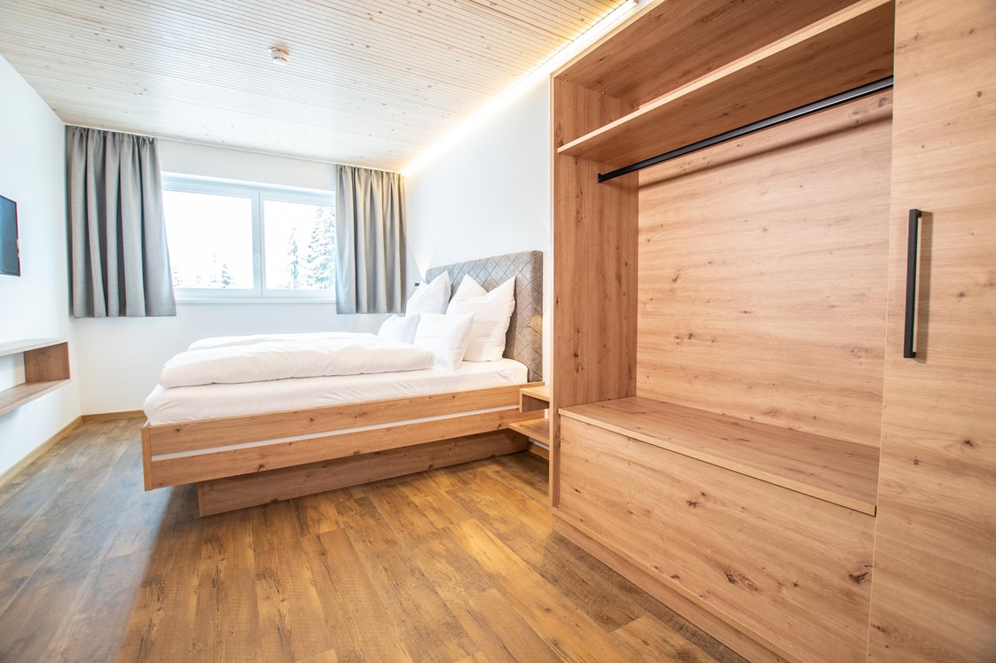 Mountainbikehotel: Große Schlafzimmer in den 2-Raum Chalets / Appartements - Alpengasthof Hörnlepass ***