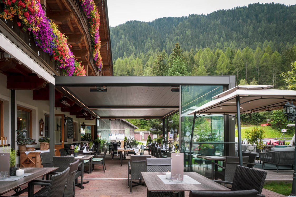 Mountainbikehotel: unsere Sonnenterrasse mit Pergola - Hotel Café Brunnenhof