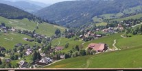 Mountainbike Urlaub - Häusern (Landkreis Waldshut) - Blick auf Todtnauberg Richtung Süd-Westen vom Heidegger Rundweg - Panorama Lodge Sonnenalm Hochschwarzwald