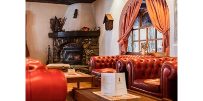 Mountainbike Urlaub - Umgebungsschwerpunkt: See - Le salon cheminée, convivial et familial, avec jeux de société à disposition - Hôtel-Restaurant Le Mont-Paisible ***