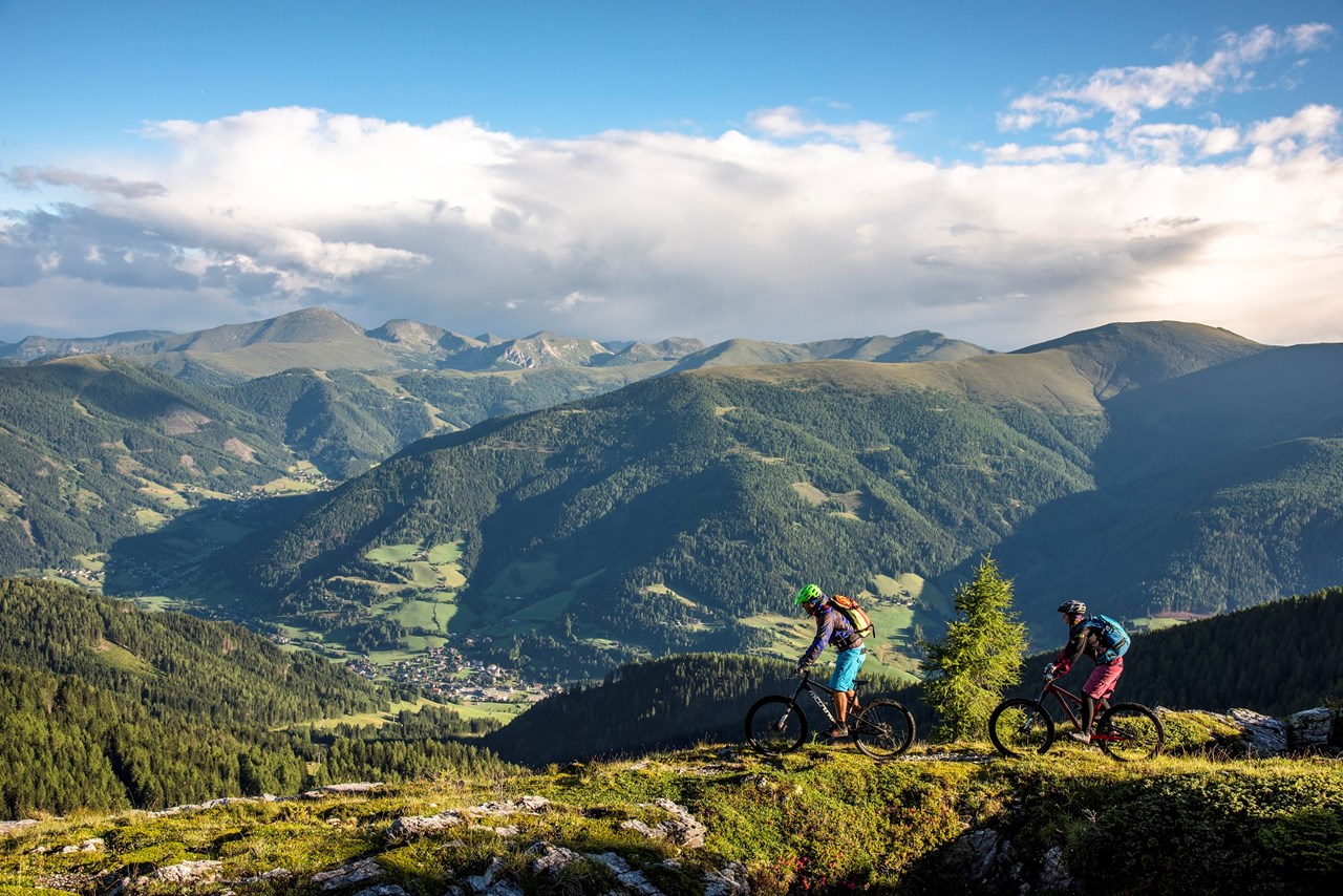 COOEE alpin Hotel Bad Kleinkirchheim Touren Übersicht Auf die Brunnachalm