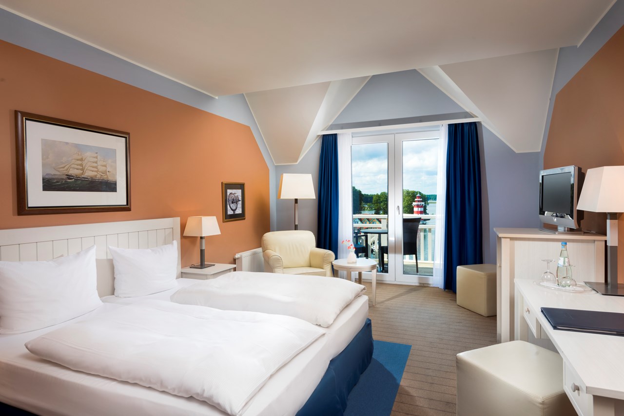 Precise Resort Hafendorf Rheinsberg Zimmerkategorien Superior Zimmer mit Seeblick
