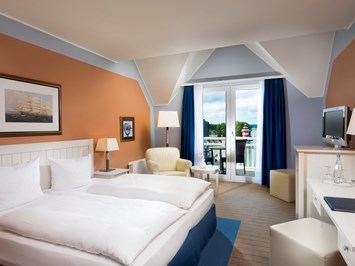 Precise Resort Hafendorf Rheinsberg Zimmerkategorien Superior Zimmer mit Seeblick