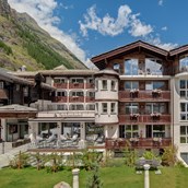 Mountainbikehotel - Aussenansicht Sommer  - SchlossHotel Zermatt