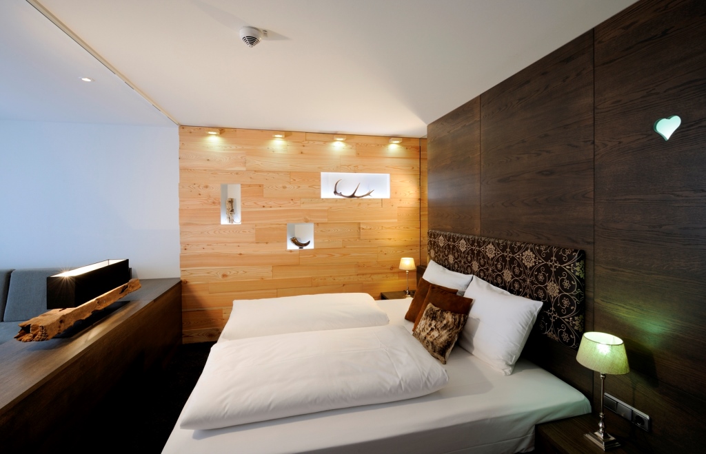 HUBERTUS Mountain Refugio Allgäu Zimmerkategorien Junior Suite LOGGIA