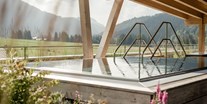 Mountainbike Urlaub - Preisniveau: gehoben - Japanisches Onsen-Becken auf dem Rooftop des Mountain Spring Spa - HUBERTUS Mountain Refugio Allgäu