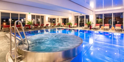 Mountainbike Urlaub - Umgebungsschwerpunkt: See - Farblichthallenbad mit Whirlpool - Hotel Gassner****Superior