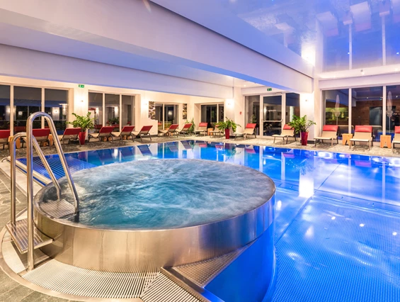 Mountainbikehotel: Farblichthallenbad mit Whirlpool - Hotel Gassner****Superior