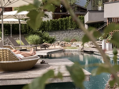 Mountainbikehotel: Naturpool mit Holzliegeflächen - Hotel Gassner****Superior