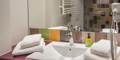 Mountainbike Urlaub - Hotel-Schwerpunkt: Mountainbike & Wandern - Badezimmer - Explorer Hotel Garmisch