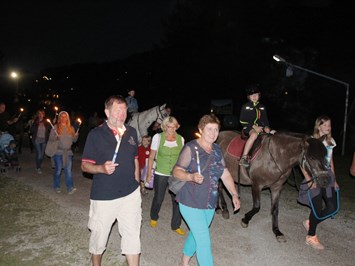 Trattlers Hof-Chalets Ausflugsziele Fackelwanderungen mit Pferden