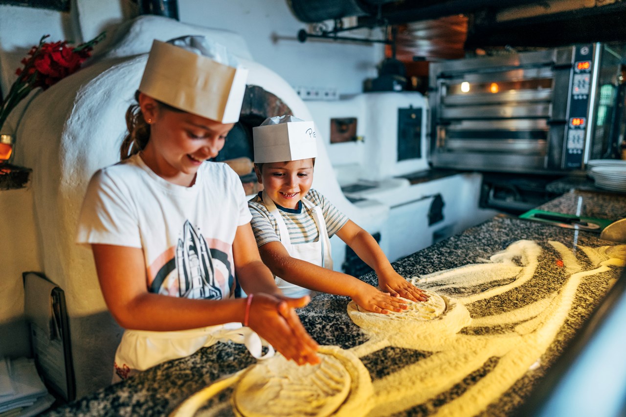 Trattlers Hof-Chalets Ausflugsziele Pizzabackkurs für Kinder