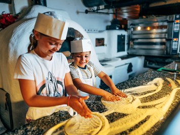 Trattlers Hof-Chalets Ausflugsziele Pizzabackkurs für Kinder