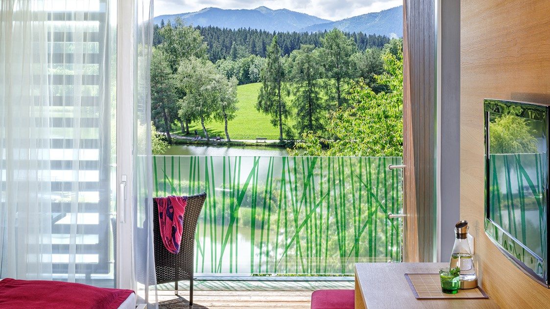 Mountainbikehotel: Balkon des Doppelzimmers Seeblick mit traumhafter Aussicht - Ritzenhof 4*s Hotel und Spa am See