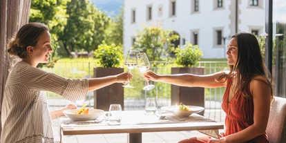 Mountainbike Urlaub - Ellmau - Cheers! Ein schöner Ausblick ist in unserem Restaurant garantiert.  - Ritzenhof – Hotel und Spa am See
