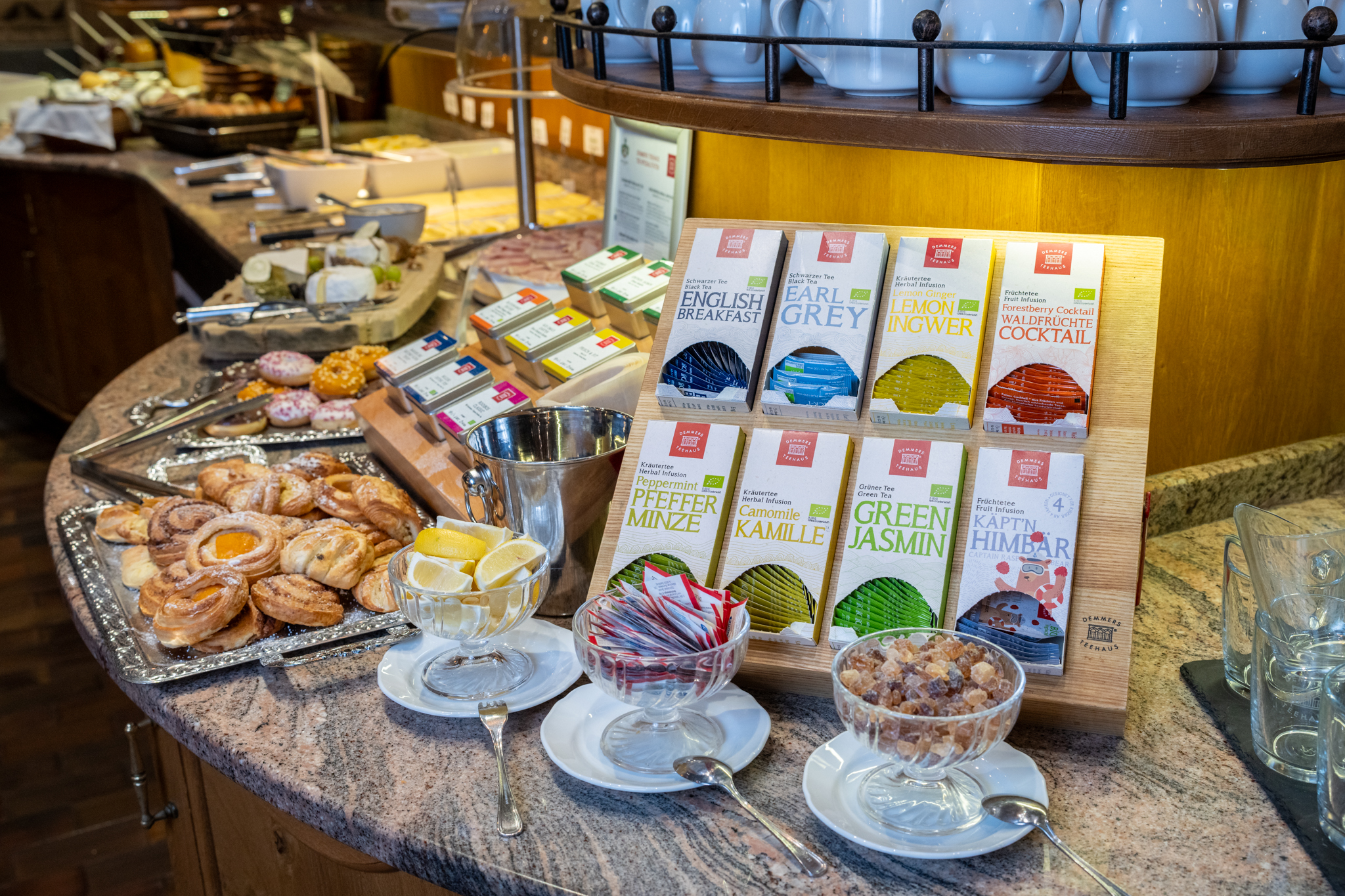 Mountainbikehotel: vielfältige Auswahl am Frühstücksbuffet - Hotel GUT Trattlerhof & Chalets****S