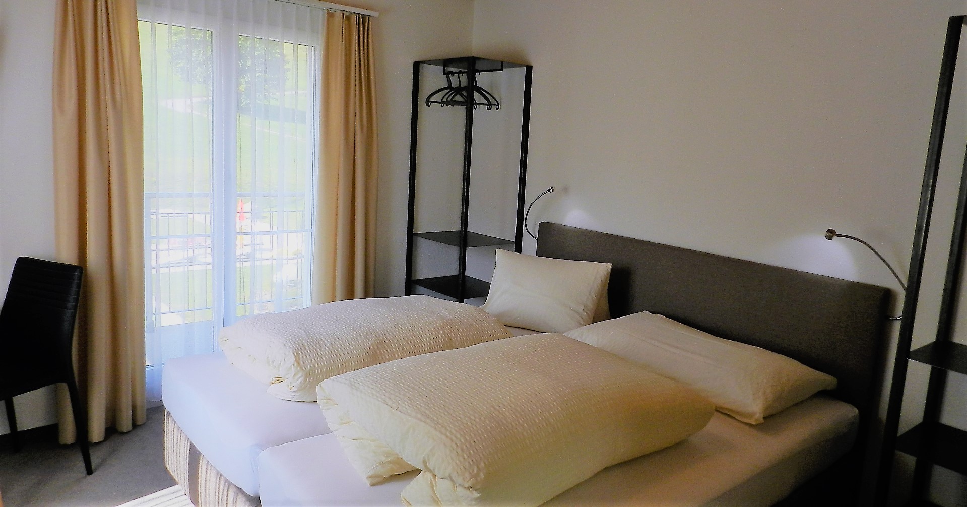 BIKE Hotel Pizzeria Mittenwald Flumserberg T'heim Zimmerkategorien Dopel - Zimmer DU/WC - TV 