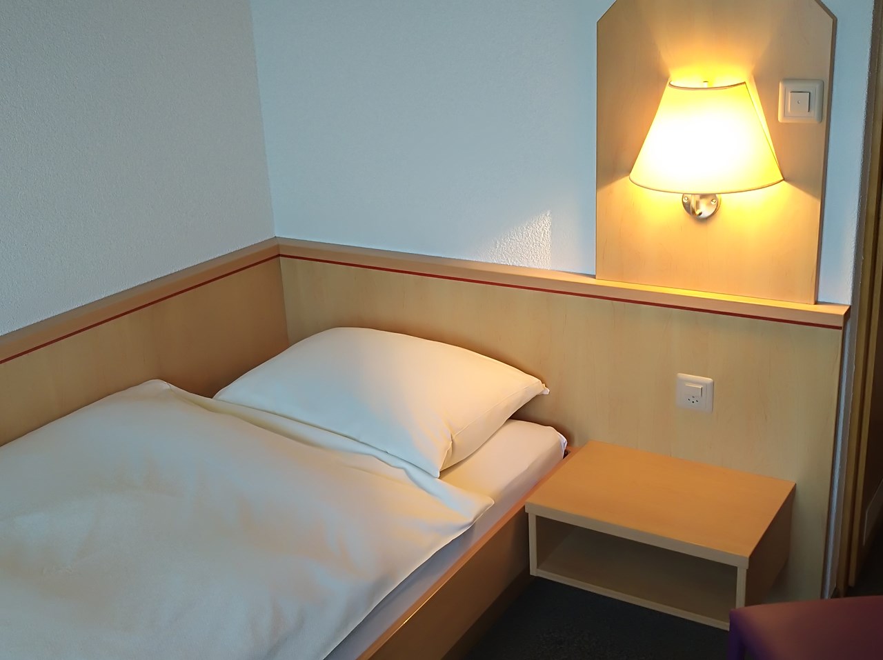 BIKE Hotel Pizzeria Mittenwald Flumserberg T'heim Zimmerkategorien Einer - Zimmer DU/WC - TV