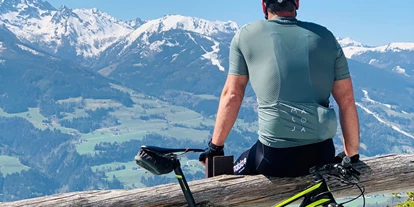 Mountainbike Urlaub - PLZ 8982 (Österreich) - Die Gegend rund um Ramsau am Dachstein bietet sich geradezu ideal für Mountainbiker an. Eine große Auswahl an markierten Wegen bietet für alle Konditionsklassen die richtige Tour.
Unser Bike-Spezialist Roland zeigt Ihnen gerne die schönsten Touren, auch hier gilt: Abseits des Trubels zu den „Lieblingsplätzen“ des Insiders. - Hotel Annelies