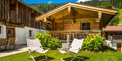 Mountainbike Urlaub - Ellmau - Garten mit Blocksauna - Chalets Marolden