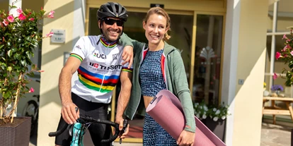 Mountainbike Urlaub - Hotel-Schwerpunkt: Mountainbike & Wandern - Mountainbiken. Rennradfahren. Gravelbiken. Downhillen. E-Biken. Tracks ab Haus bieten ein ausgiebiges Tretspiel in der beliebten Bikeregion Innsbruck. Bikeverleih mit Conway Bikes, Inhouse Guiding, Tourenplanung, sicherer Abstellplatz für Bikes, Reparaturstation und Wäscheservice inklusive. - Hotel Seppl Bike Vital ****