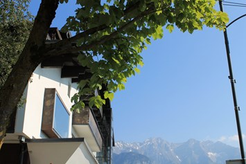Mountainbikehotel: Außenansicht Sommer - Alp Art Hotel