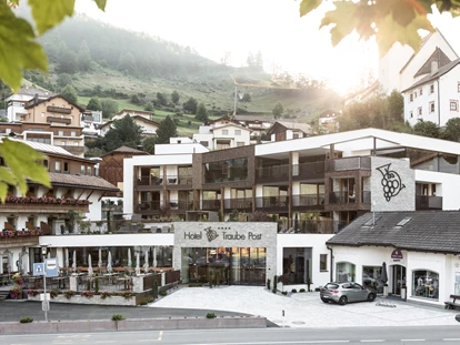 Mountainbike Urlaub - Haustrail - Trentino-Südtirol - Aussenansicht Hotel - Aktiv und Wellnesshotel Traube Post